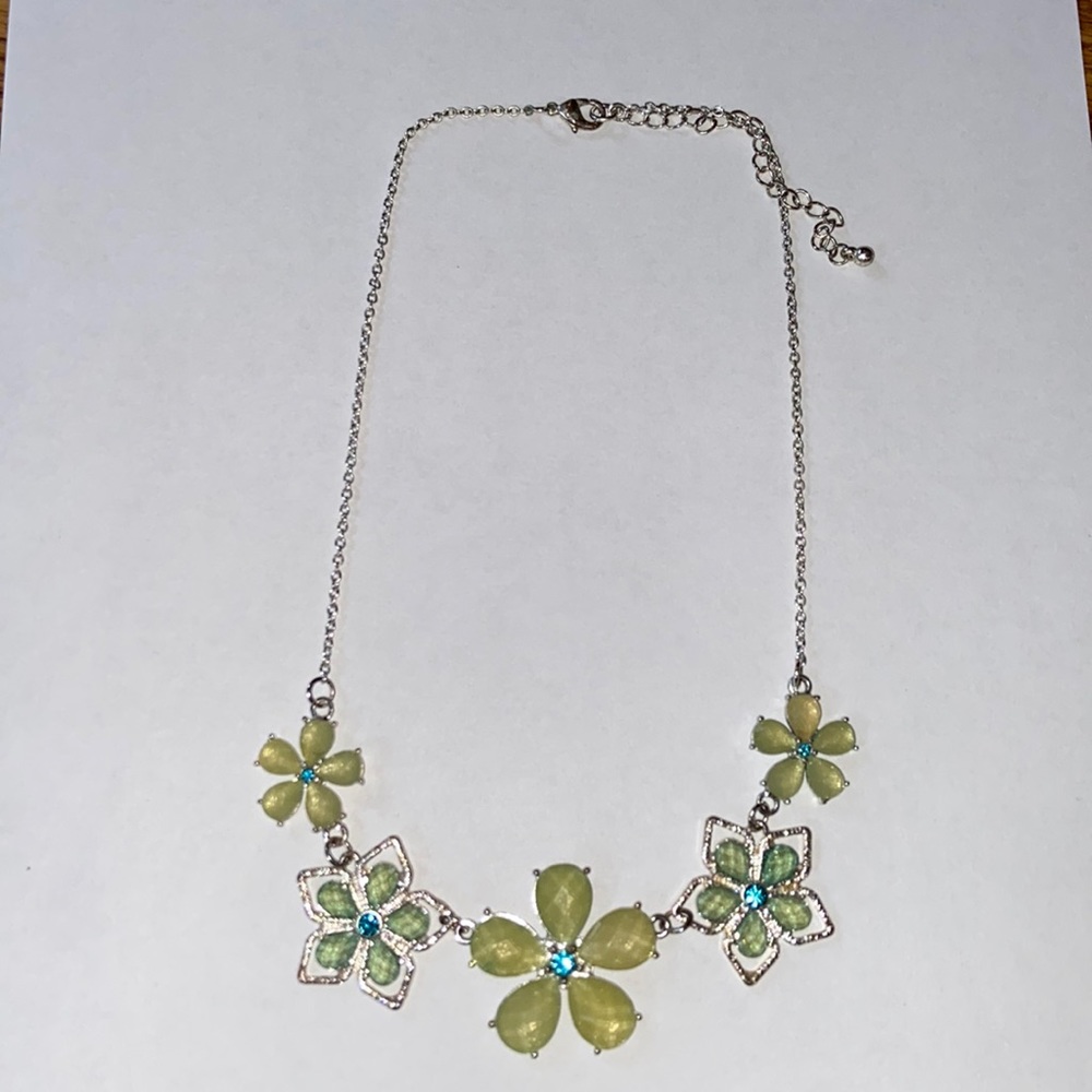 Jeweled flower necklace